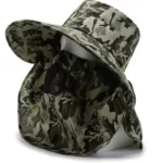 Chapeau de pluie camouflage avec couvre-nu, large visière, design militaire idéal pour pêche et activités extérieures.