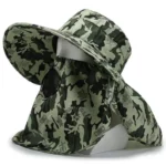Chapeau de pluie camouflage militaire, design bob de pêche, tissu respirant et large visière pour une protection optimale.