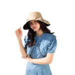 Chapeau de pluie femme large bord beige, imperméable et anti-UV, parfait pour un look décontracté tout en restant protégée.