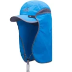 Casquette anti-UV bleu en nylon avec visière, couvre-nuque et rabat oreille, idéale pour la pluie et le soleil.