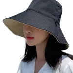 Chapeau de pluie bob souple pour femme, en denim sombre, large bord, élégant et pratique pour se protéger de la pluie et du soleil.