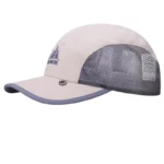 Casquette anti-UV beige, légère et respirante, avec visière, couvre-nuque et rabat oreille, protection pluie et soleil optimale.