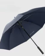 Parapluie bleu marine 136 cm, robuste et ergonomique, collection JUST CHASE – idéal pour rester au sec avec style.