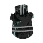 Imperméable pour petit chien avec boutons-pression, capuche et bandes réfléchissantes, parfait pour les journées pluvieuses.