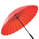 Parapluie de chasse multicolore ouvert, élégant et robuste, idéal pour la protection contre la pluie lors de vos activités en plein air.