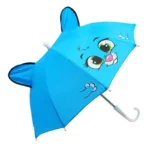 Parapluie enfant droit bleu avec oreilles 3D et visage de chat, design ludique et original pour égayer les jours de pluie.