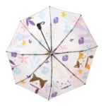 Parapluie manuel enfant avec motifs amusants de chats et fleurs, coloré et ouvert, idéal pour égayer les jours de pluie.
