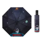 Parapluie enfant automatique thème espace avec planètes et astronaute, accessoire compact et design idéal pour petits explorateurs.