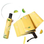 Parapluie pliable jaune citron automatique avec motifs de citrons et limes sur fond clair, parfait pour égayer les journées pluvieuses.