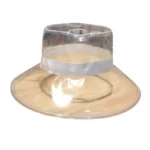 Chapeau de pluie transparent avec large visière, style moderne, protège efficacement tout en offrant une visibilité optimale.