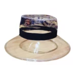 Chapeau de pluie transparent en PVC, bord large et bandeau noir, style élégant et protection optimale contre la pluie.