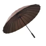 Parapluie droit marron solide 24 baleines, design élégant avec manche noir, parfait pour toutes saisons et disponible en plusieurs collections.