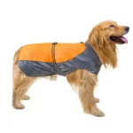 Imperméable orange et gris sans manche pour grand chien, sangle ventrale à clips, idéal contre la pluie et les intempéries.