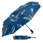 Parapluie bleu foncé automatique avec motif feuilles blanches, design élégant et compact, idéal pour toutes les saisons.