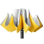 Parapluie jaune inversé avec voiles en pétales, intérieur argenté en titane, design moderne et pratique, parfait pour toutes saisons.