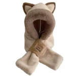 Capuche de pluie et neige hiver avec écharpe intégrée et fourrure douce, idéale pour se protéger du froid avec style.