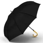 Parapluie canne noir avec poignée en bambou, élégant et robuste, parfait pour un style raffiné et une protection contre la pluie.