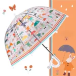 Parapluie transparent cloche pour enfants avec motifs colorés d'animaux, personnages, fleurs et papillons joyeux sous la pluie.