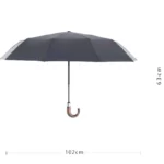 Parapluie de luxe noir avec manche courbé en bois, élégant et robuste, idéal pour se protéger de la pluie avec style.