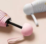 Parapluie femme cœur élégant, disponibles en plusieurs collections, rose et gris avec poignées rondes, style moderne et chic.