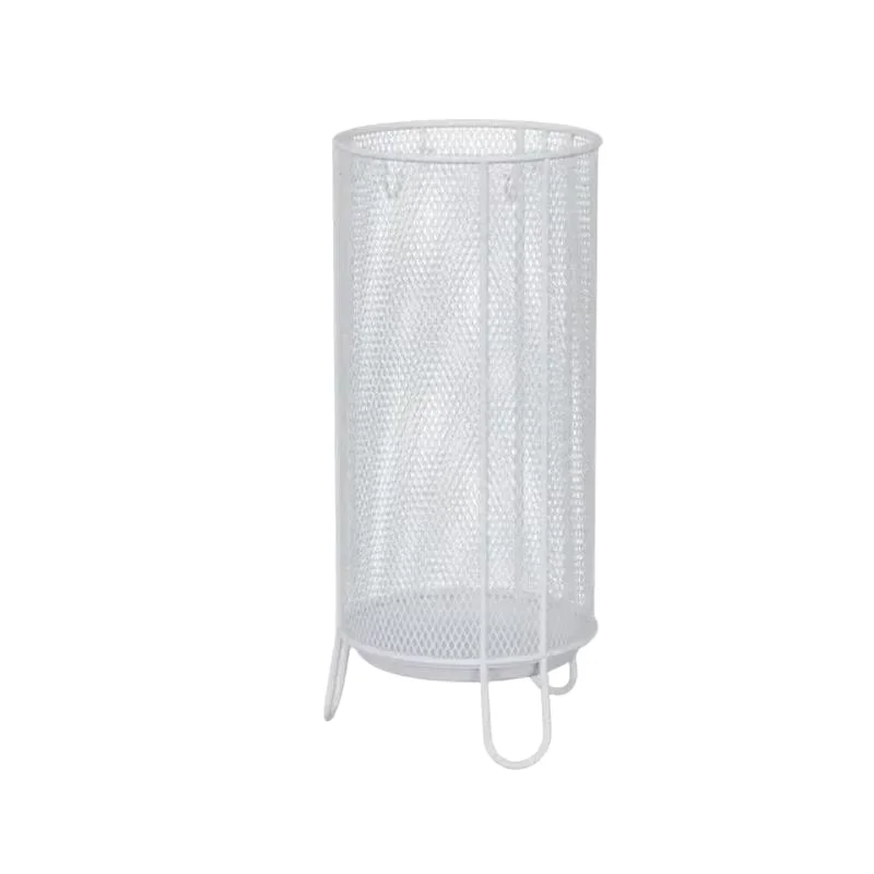 Porte-parapluie cylindrique en métal doré, design moderne, parfait pour organiser et sécher vos parapluies avec style.