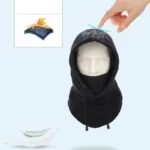 Capuche de pluie anti froid bleu marine avec cache-cou, protection optimale, illustrée sur un mannequin en démonstration.