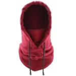 Capuche de pluie avec cache-cou en polaire rouge, protège du froid et de l'humidité. Parfait pour les journées pluvieuses.