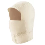 Capuche de pluie beige avec cache visage et cache cou molletonné, idéale pour le froid et la pluie, avec fermeture éclair latérale.