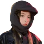 Capuche femme doudoune anti-froid avec visière, idéale contre pluie et vent, design moderne et isolant pour un confort optimal.