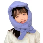 Petite fille souriante en doudoune chaude avec capuche et visière, protection idéale contre le froid pour enfant - Collection [Collection]