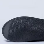 Couvre-chaussures noir imperméable avec fermeture-éclair, semelle en caoutchouc antidérapante pour une protection optimale.