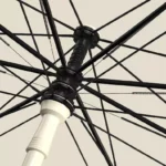 Parapluie inversé pastel ouvert, structure interne robuste et mécanisme d'ouverture précis, design tendance et pratique.