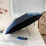 Parapluie bleu foncé automatique motif chat, élégant et pratique, avec étui assorti, parfait pour une protection contre la pluie.