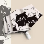 Parapluie beige et noir avec motifs de chats, disponible en mode manuel et automatique, parfait pour les jours de pluie.