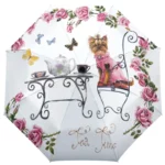 Parapluie rose avec yorkshire et roses, ambiance printanière élégante avec papillons colorés, design stylé et automatique.