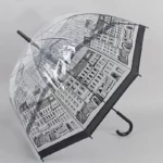 Parapluie cloche transparent illustré des bâtiments noirs et blancs du vieux Paris, alliant élégance et protection contre la pluie.