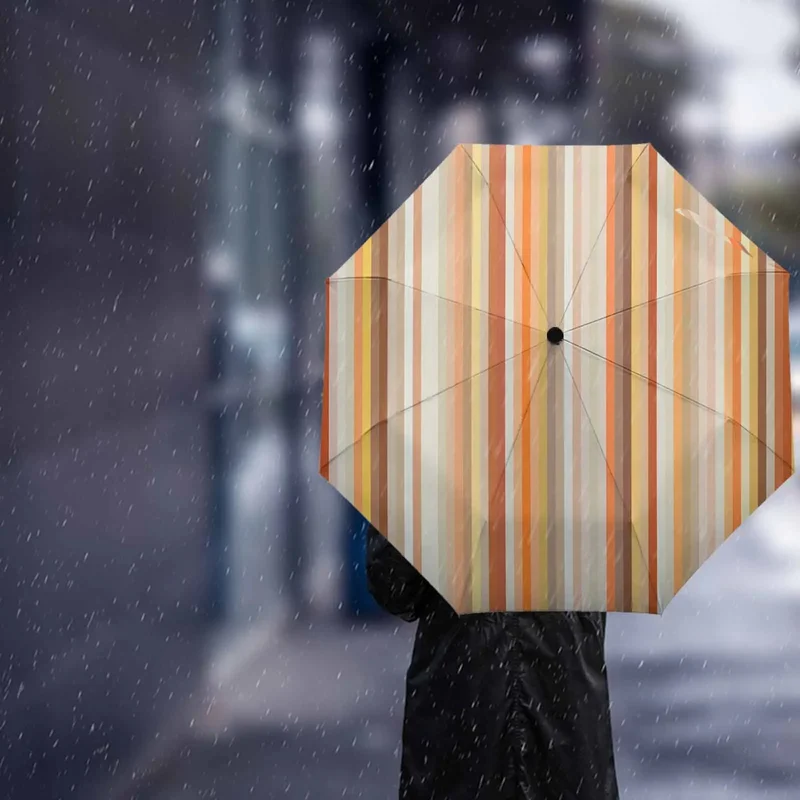 Parapluie enfant automatique rayé orange et beige, design coloré et pratique, idéal pour protéger les petits sous la pluie.