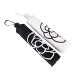 Parapluie droit anti-UV noir et beige avec motifs stylisés, mariage d'élégance et protection, parfait pour toutes les occasions.