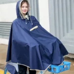 Poncho femme large avec capuche, style coréen, bleu, protection pluie élégante, vélo, pochette incluse pour femmes et enfants.
