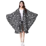 Cape de pluie femme noire à fleurs blanches, style élégant et pratique, long zip, taille unique, idéale contre la pluie.