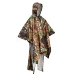 Poncho homme imperméable camouflage avec capuche, parfait pour camping, survie et activités militaires en plein air.