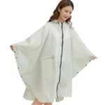 Poncho pluie blanc femme taille L, mode élégante et fonctionnelle, parfait pour rester chic tout en étant protégée sous la pluie.