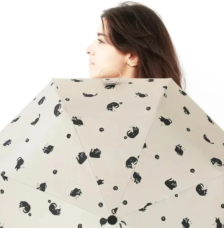 Parapluie automatique beige ou bleu avec motifs chats, protection anti-UV élégante et pratique, idéal pour toutes saisons.