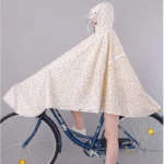 Poncho vélo femme à motif léopard, visière amovible, protection élégante contre la pluie, idéal pour cyclistes urbaines.