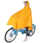Poncho vélo femme classique jaune, imperméable pour pluie, idéal pour cyclistes citadines. Accessoire pratique et élégant.