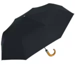 Parapluie homme pliant noir élégant avec poignée en bois, accessoire pratique et stylé pour une protection efficace contre la pluie.