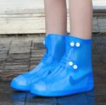 Venez achetez, dès maintenant, acheter vos 2 couvres chaussures en silicone bleu !