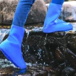 Couvre-chaussures bleu de grande qualité pour marcher sous la pluie !