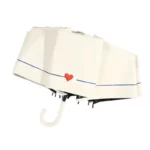 Parapluie blanc crème élégant avec fine ligne bleue et petit cœur rouge, design minimaliste, parfait pour ajouter une touche romantique.