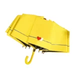 Joli parapluie jaune manuel avec motif doube-coeur.